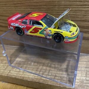Kellogg's NASCAR Diecast Terry Labonte #5 Red/Yellow Racecar with Case